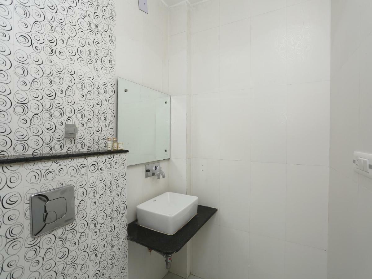 Bilberry Hotel Rewāri Buitenkant foto