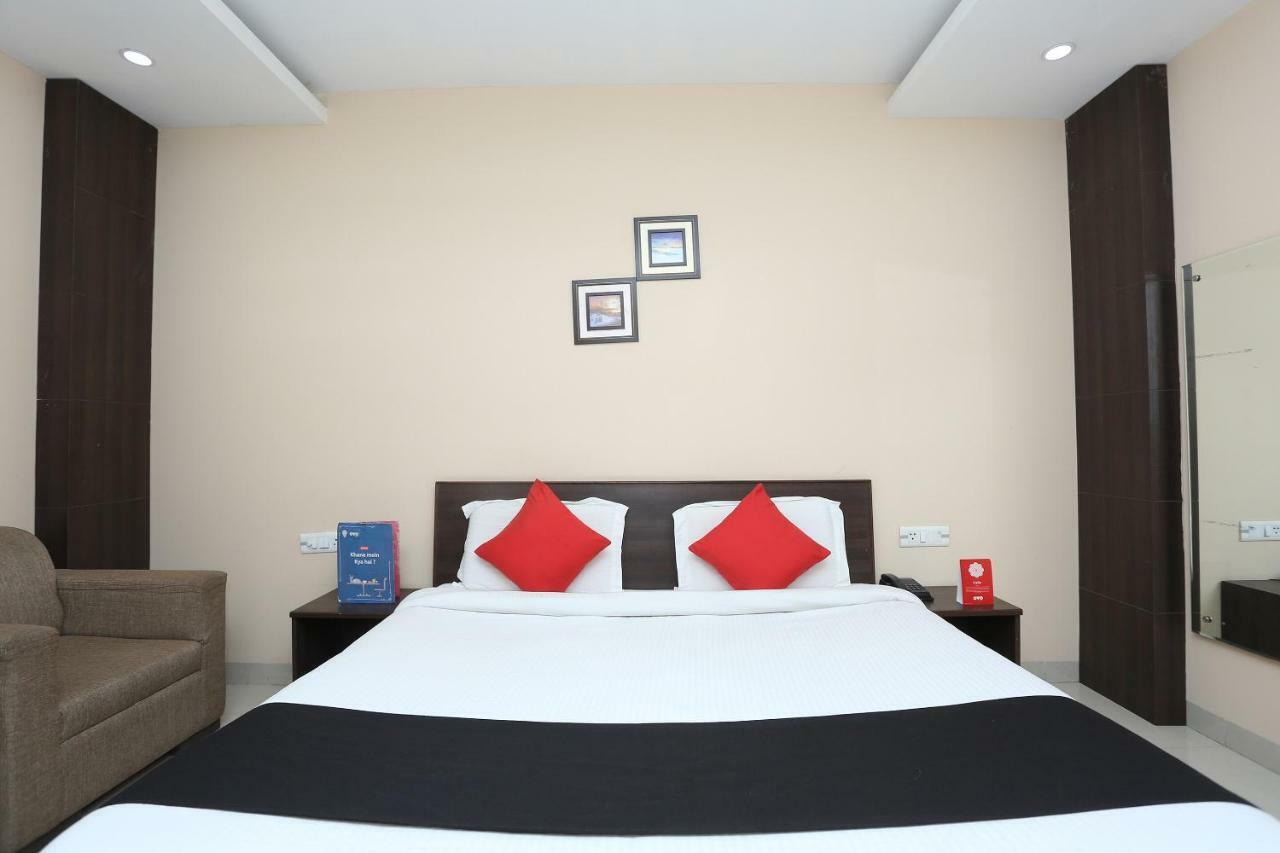 Bilberry Hotel Rewāri Buitenkant foto
